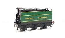 HORNBY WEST COUNTRY / BATTLE OF BRITAIN CLASS BR TENDER IN MALACHITE GREEN #2
