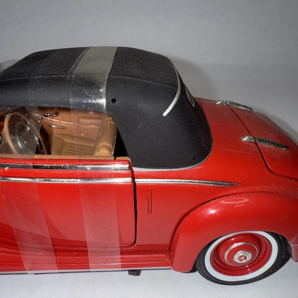 Signature Models 1/18 Diecast 1950 Mercedes Benz 170S Cabriolet RARE RED B16 - Image 4 of 4