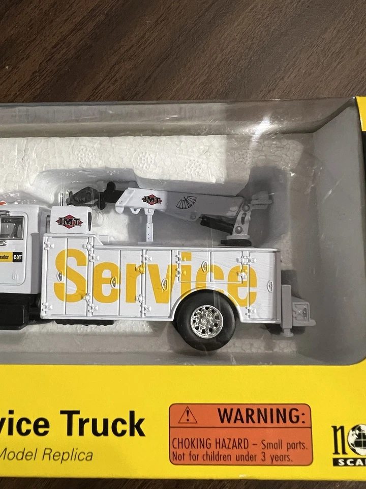 NORSCOT 1:50 Scale CAT Dealer Service Truck 55118-New In Box-Read Description - Image 3 of 4