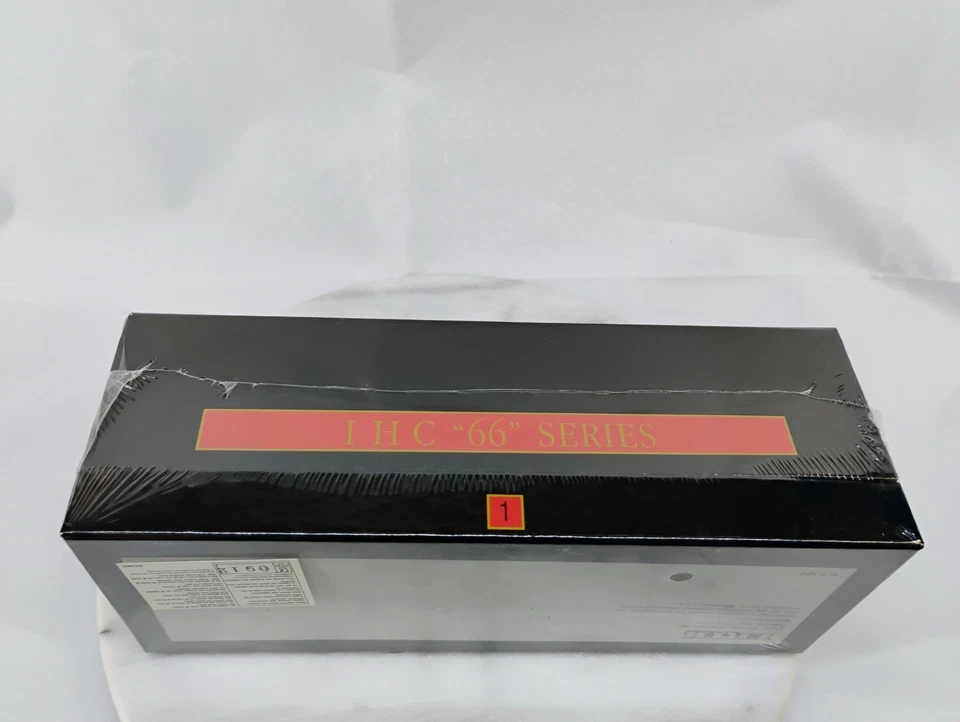 Juego de tractor de juguete Ertl IH serie 66 #1 vintage escala 1/64 #4630 nuevo sellado 1991 Foto 4 de 4