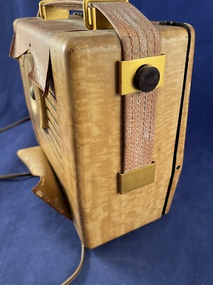 Vintage Tube Radio RCA Victor 8-BX-54 Mid Portable Century Golden