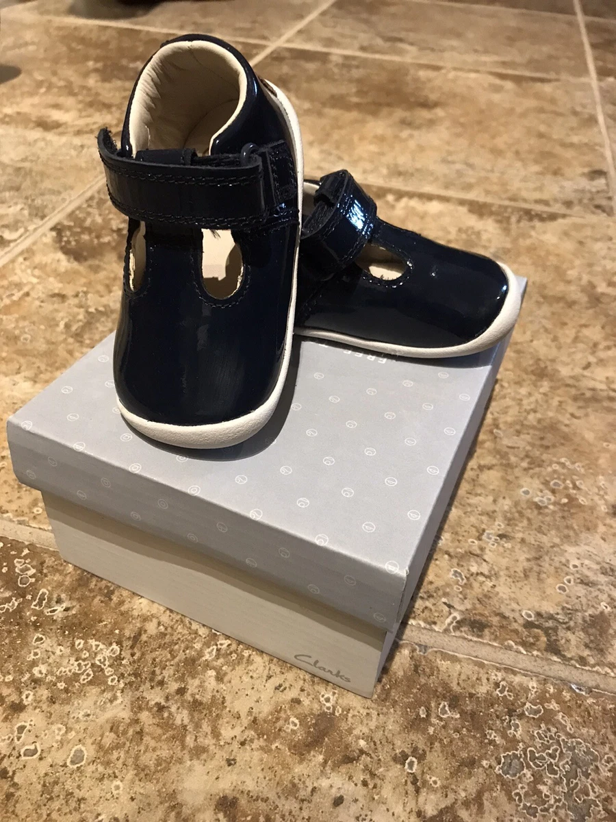 Clarks roamer cheap go white