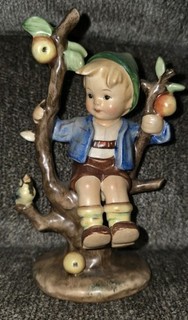 Hummel 142 "Apple Tree Boy" TMK1 Incised Crown