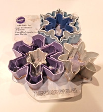 NEW Wilton Snowflake Cookie Cutter Set 7 Pieces - Blue Lavender and White