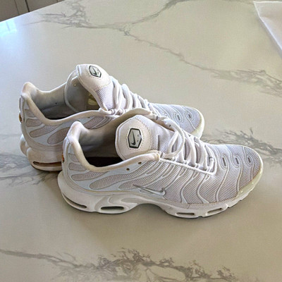 Nike Air Max Plus Men s White/Black/Cool Grey Low Top Sneakers 604133-139