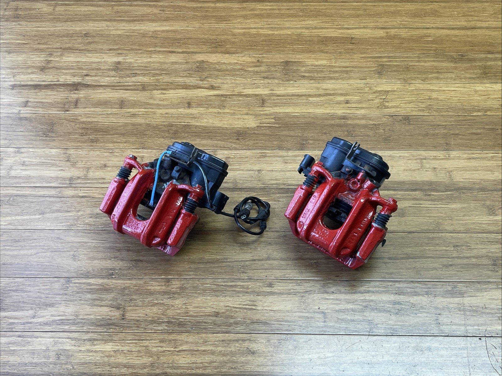 2011-2016 BMW 535xi F10 Rear Right & Left Side Brake Caliper Red Set of 2 OEM
