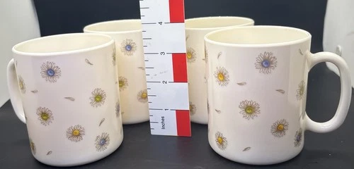 Arcopal France Glass Daisies Floral White Vintage 3 5/8" Mug set of 4