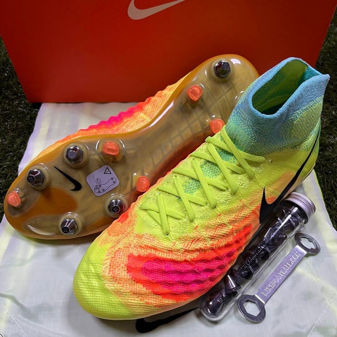 Soccer spikes Nike Magista Obra II SG-PRO 26.0cm US8.0 New Soccer spikes Nike Magista Obra II SG-PRO 26.0cm US8.0 New
