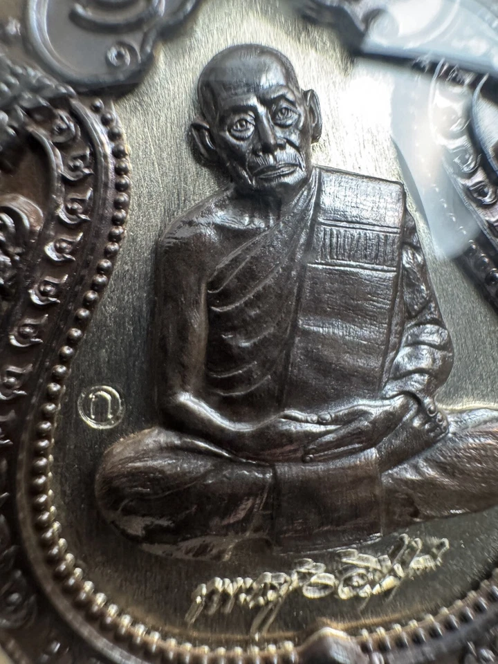 Amuleto tailandés P25/8 Foto 3 de 4