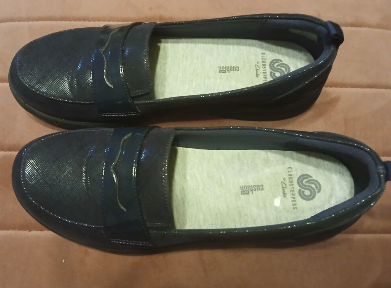 Mocassini Clarks Cloudsteppers donna taglia 10M blu navy penny slip on