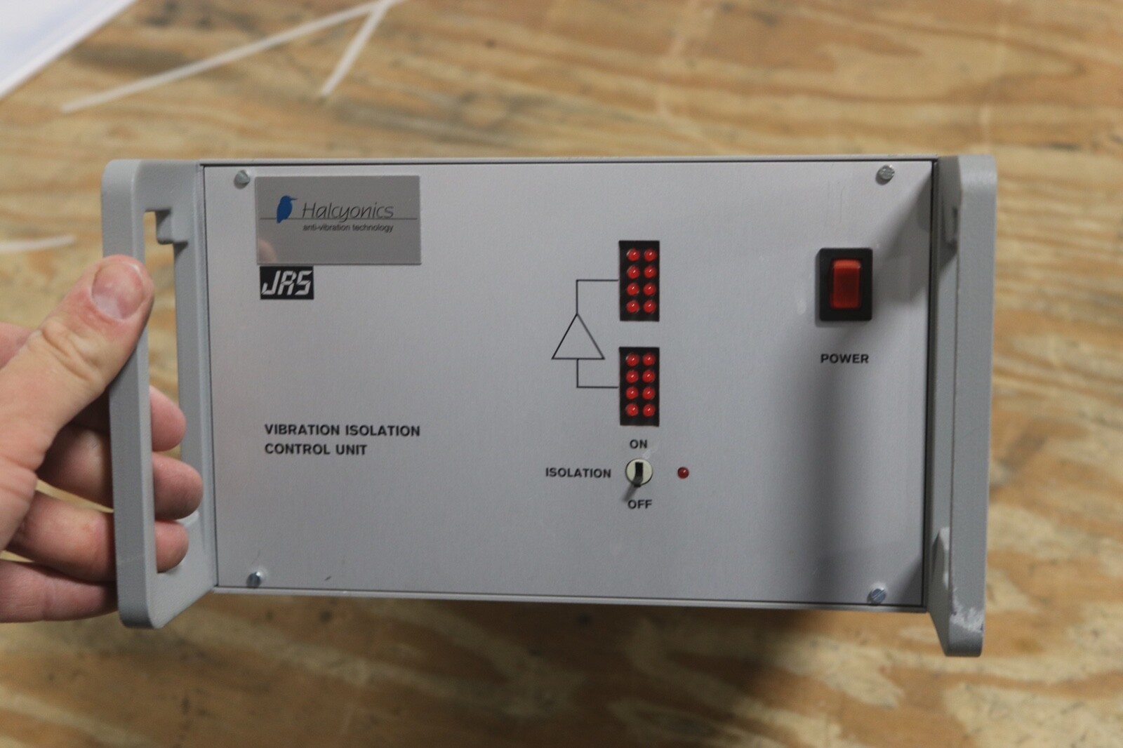 HALCYONICS VIBRATION ISOLATION CONTROL