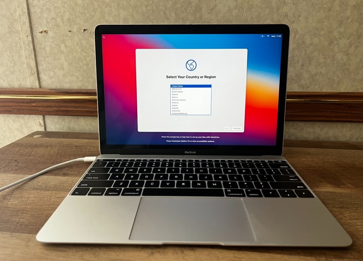 Apple MacBook- Silver (Retina, 12-inch, Early 2016) very good