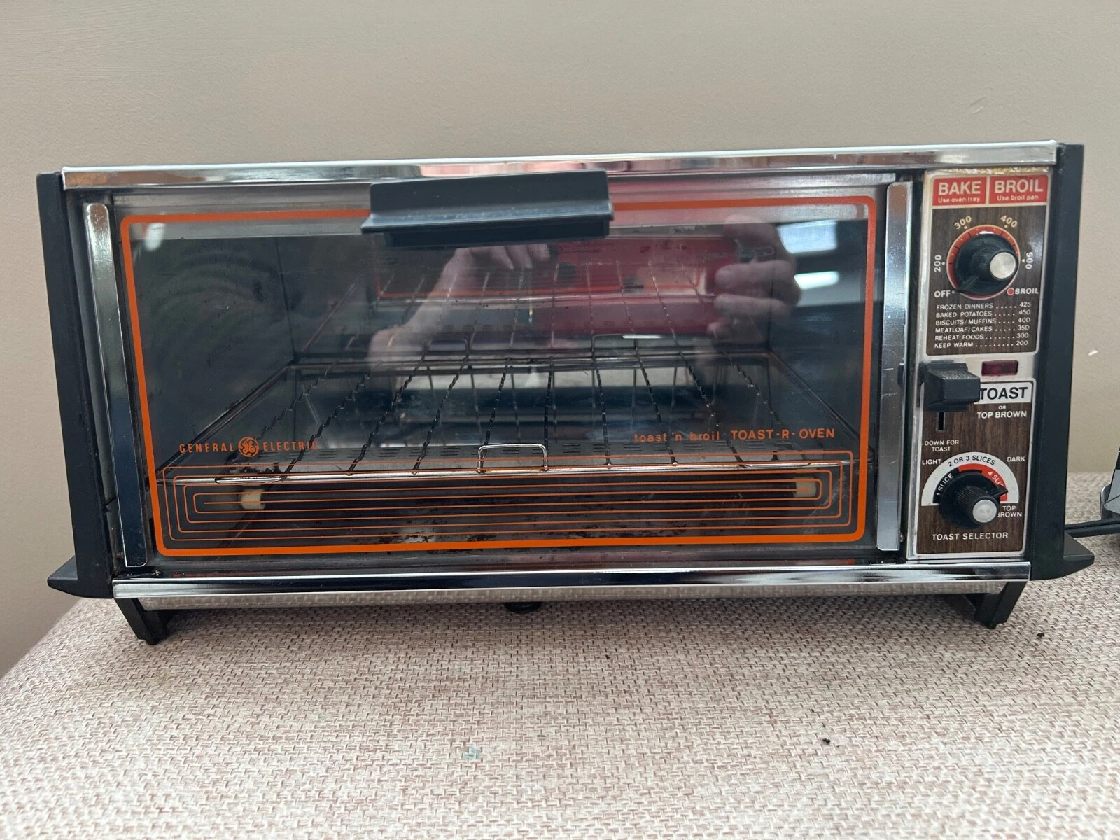 Vintage General Electric GE Toast N' Broil Toast R Toaster Oven A23115 w/Trays