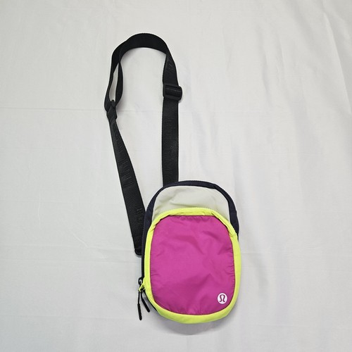 lululemon athletica Crossbody easy Acces neon