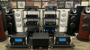 B&W Bowers & Wilkins DEALER:  Diamond 803D4 Piano Gloss Black Speakers - $25,000