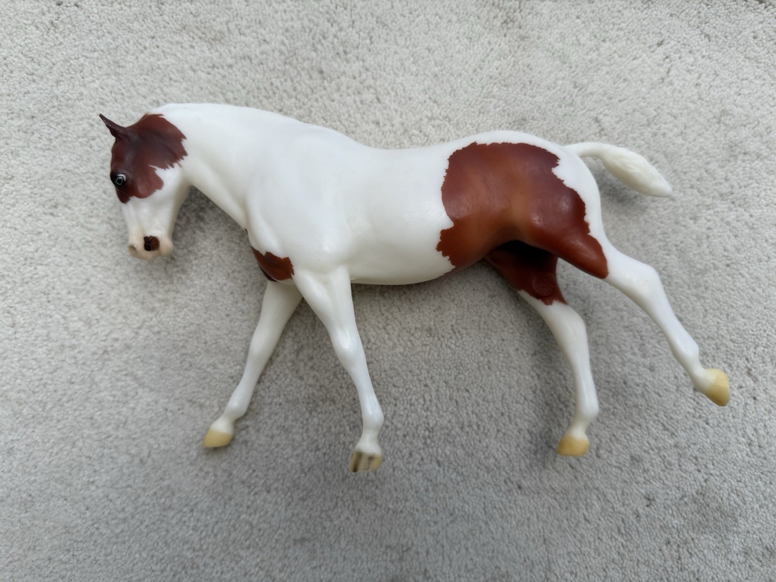 Breyer Horse #1738 Cappello Medicina Doppio Olandese Smokin' Pinto Pony Cantering Gallese