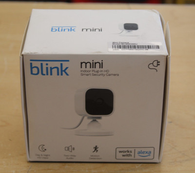 Blink Mini Compact Indoor Plug-in Smart Security Camera 1080p BCM00300U *NEW*