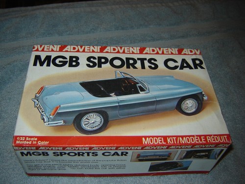 Vintage 1979 Revell 3003 MGB Sports Car Convertible box open 1/32 Scale kit MIB