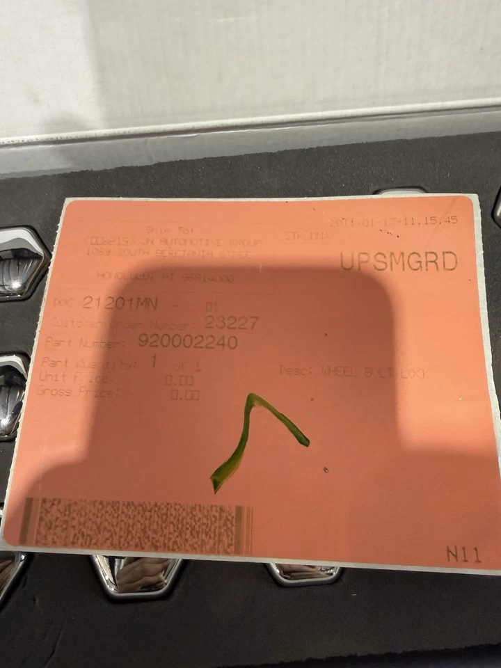 Juego de pernos de seguridad Maserati originales OEM P/N 920002240 Foto 3 de 3