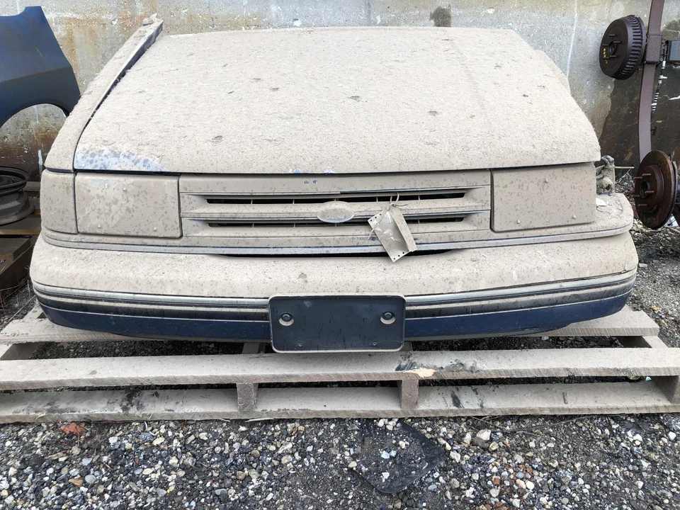 Used Right Headlight Assembly fits: 1988 Ford Tempo Right Grade B - Image 3 of 4