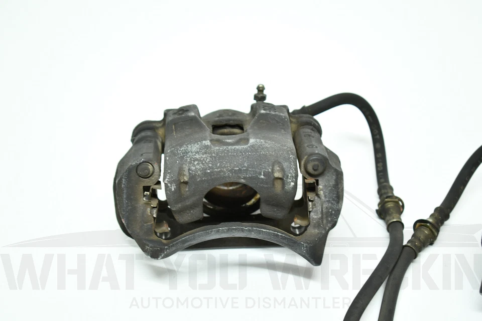 PINZAS Y LÍNEAS DE FRENO DELANTERAS ORIGINALES TOYOTA CRESSIDA MX83 - IZQUIERDA Y DERECHA - 88-92 Foto 2 de 3