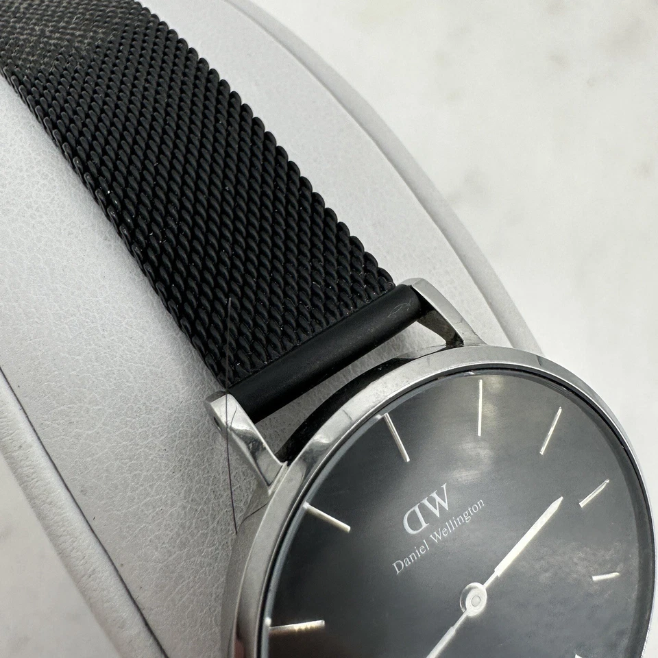 Daniel Wellington Ashfield Petite DW00100202 esfera negra 32 mm banda de malla negra Foto 4 de 4