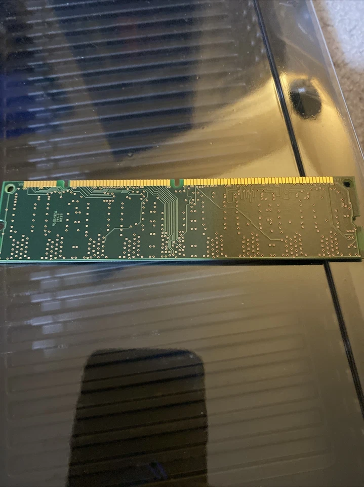 Two Pieces Infineon  2x128MB RAM PC-133 Sync 133 MHz CL2 - Image 3 of 4