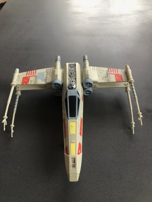 Jouet Star wars X Wing fighter vaisseau fabriqué par thinkway état d usage voir