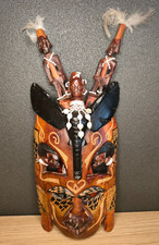 Masque en bois africain coloré avec perles, tête d'éléphant + 2 bâtons en bois 