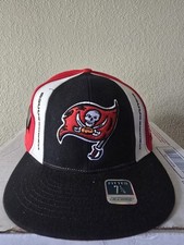 Vintage Tampa  bay buccaneers Reebok Onfield Apparel Fitted 7 3/4 Hat Black Red