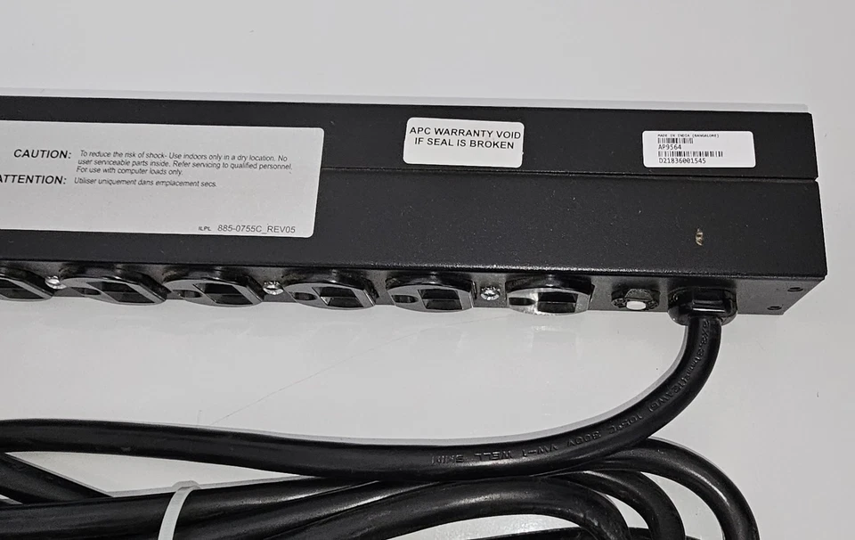APC AP9564 1U Montaje en Rack PDU 120V 20A L5-20P 10 salidas - Caja abierta Foto 2 de 4