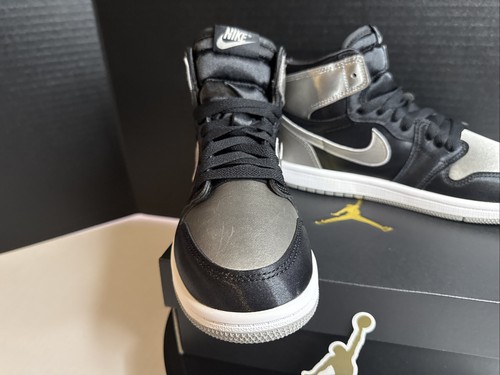 Jordan 1 Retro Alto OG Estilo de Vida Tenis Sombra Satinada Preescolar Negro Talla 3y - Imagen 6 de 21