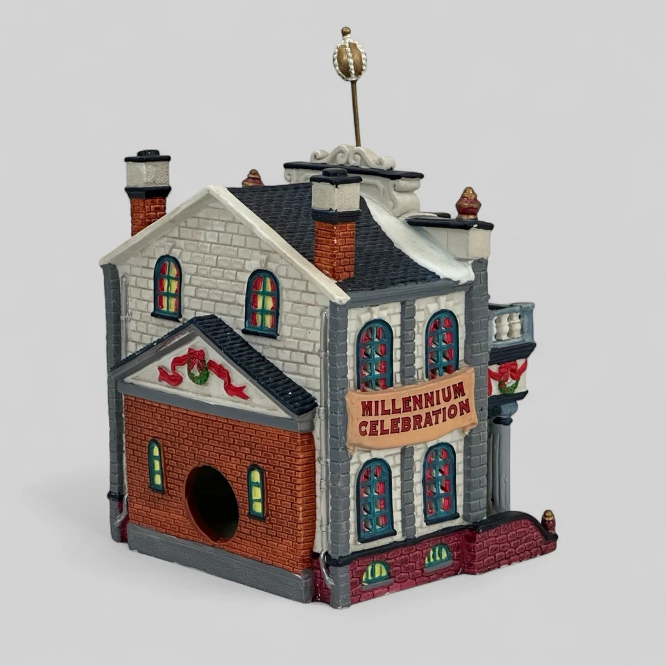 Casa iluminada de porcelana Lemax Millennium 2000 Celebración Ayuntamiento vintage 1999 Foto 4 de 4