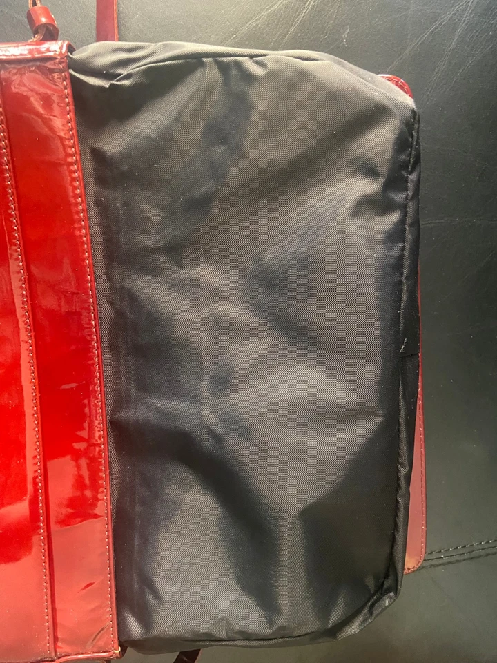 Bolso de hombro MAXX New York charol rojo - solapa con cierre magnético - forro negro Foto 4 de 4