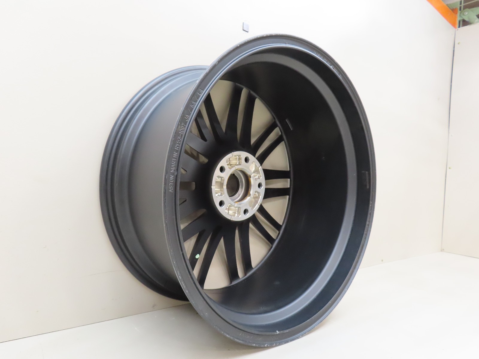 2024-2026 ASTON MARTIN DB12 FRONT RIM FACTORY 21X9.5J OEM