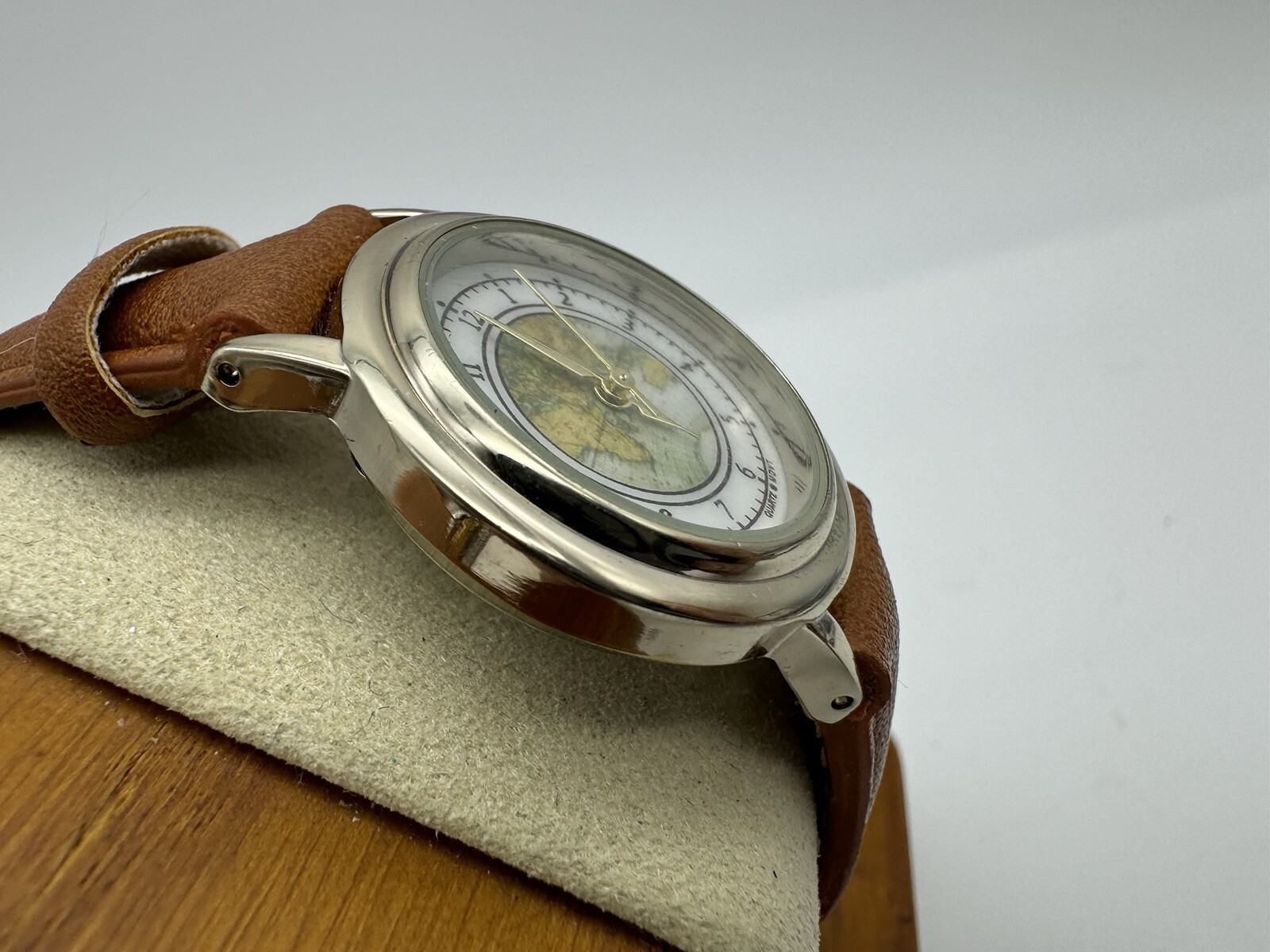 Accutime Watch Corp. Leather Band Working