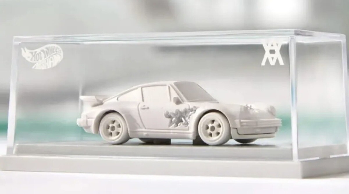 Hot Wheels x Daniel Arsham Eroded Porsche 930 and Rally Case Hot Wheels x Daniel Arsham Eroded Porsche 930 and Rally Case
