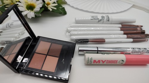 Make Up Kosmetik Set mit Pinseln NEU The Body Shop, Bloss, Livera - Bild 3 von 7