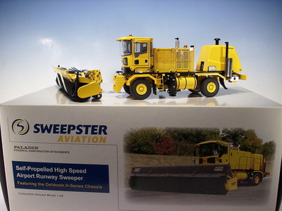 TWH 1/50 Airport Runway Sweeper / Flugfeld - Kehrmaschine OVP #679