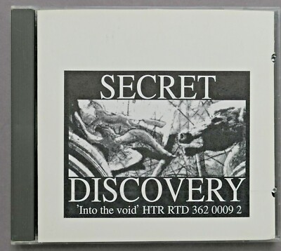 Secret Discovery  Into The Void  White cardsleeve with sticker und 5 Autogrammen