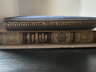 2x Antike Bücher über HINDENBURG