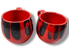 2 Vintage Studio Keramik Tassen rot schwarz Fat Lava Stil 1970er Design Becher