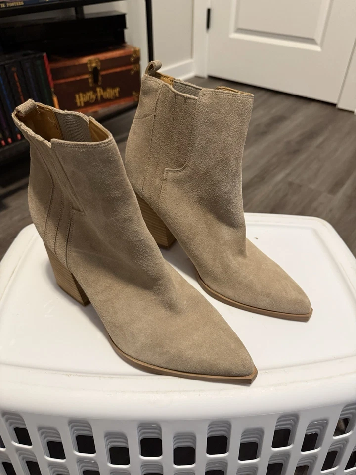 Botas curtas Mark Fisher pontiagudas camurça bronzeada tamanho 10 perfeito estado-Pequeno arranhão - Imagem 2 de 4