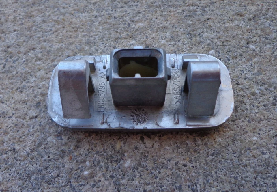 Jaguar XJ8 guardabarros emblema lateral insignia calcomanía logotipo pasajero derecho OEM genuino original Foto 2 de 2