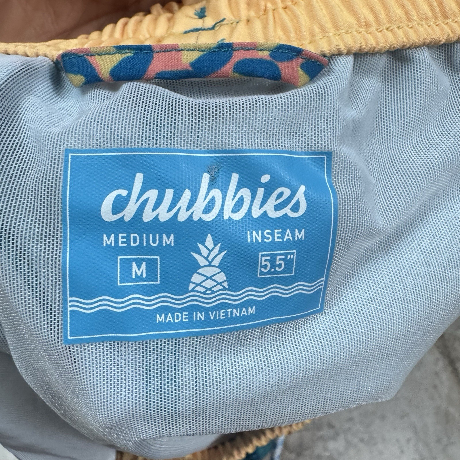 Chubbies Men's Size Medium 5.5" Inseam Pineapple Print Swim Shorts Trunks Blue