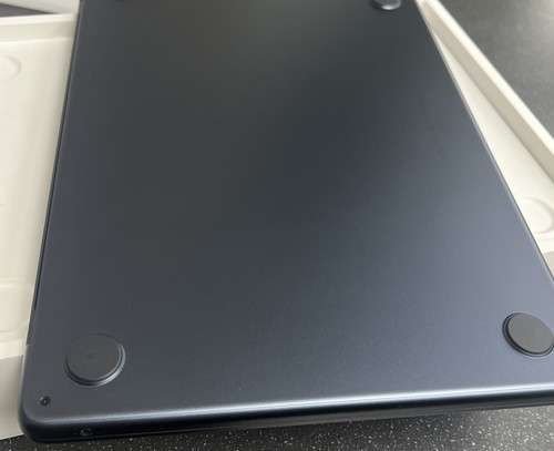 Apple 2024 MacBook Air 13 Zoll Laptop mit M3 Chip 16GB 256GB SSD Mitternacht - Bild 16 von 17
