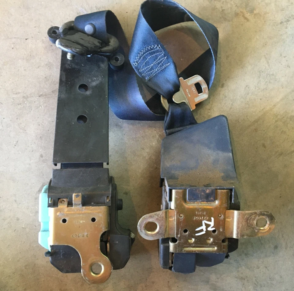 91 92 93 1993 OLDSMOBILE CUTLASS SUPREME PASAJERO DERECHO CINTURÓN DE SEGURIDAD DELANTERO AZUL Foto 2 de 3