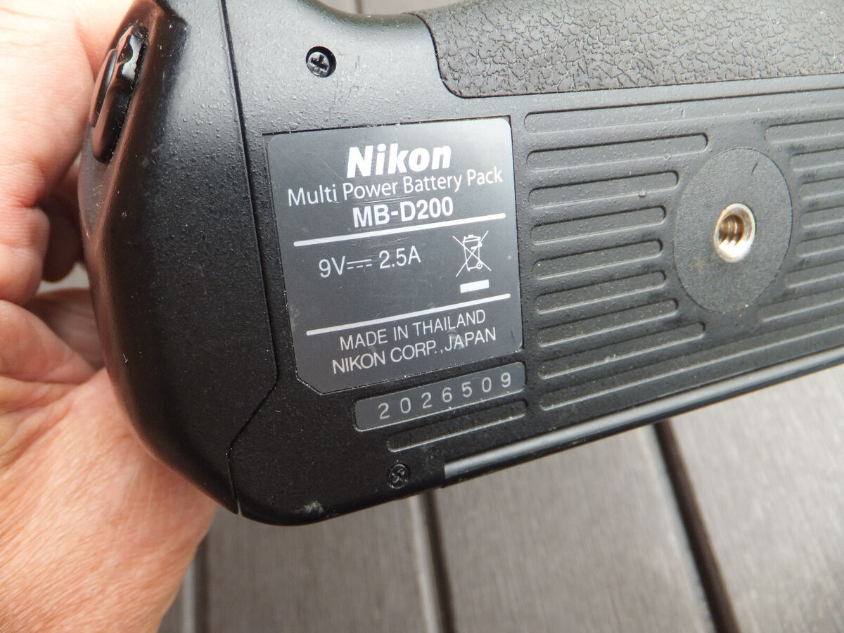 Nikon Multi Power Battery Pack MB-D200, Grip For Nikon D200 Nikon Multi Power Battery Pack MB-D200, Grip For Nikon D200