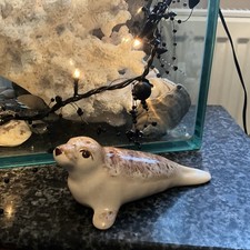 Vintage Honeycomb Design Fosters Pottery Seal