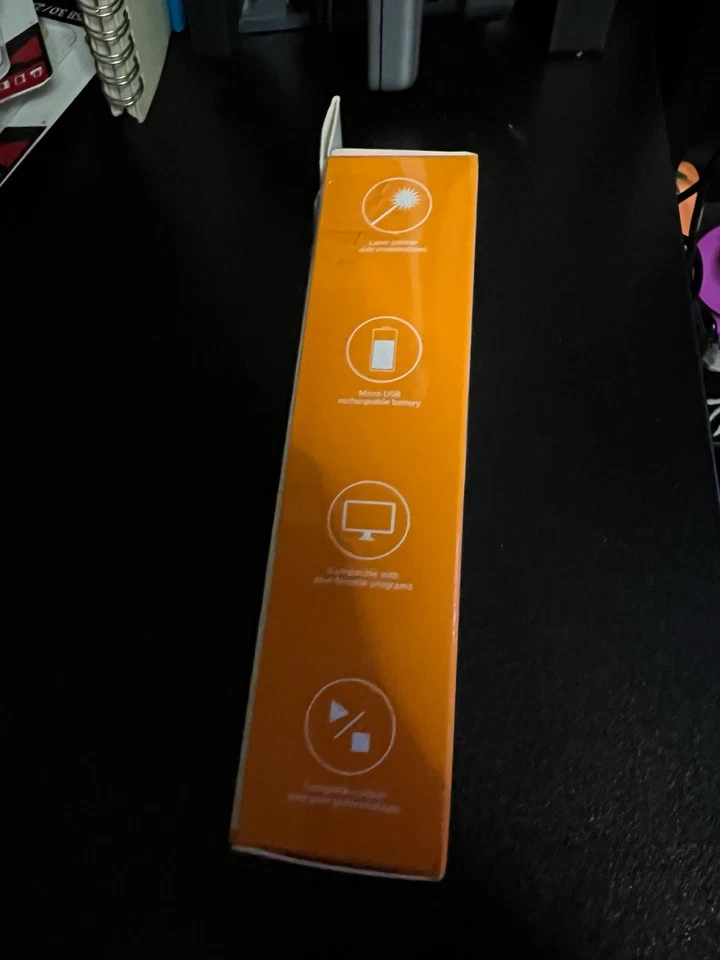 Satechi Wireless Presenter Laser Pointer Remote - Image 4 of 4